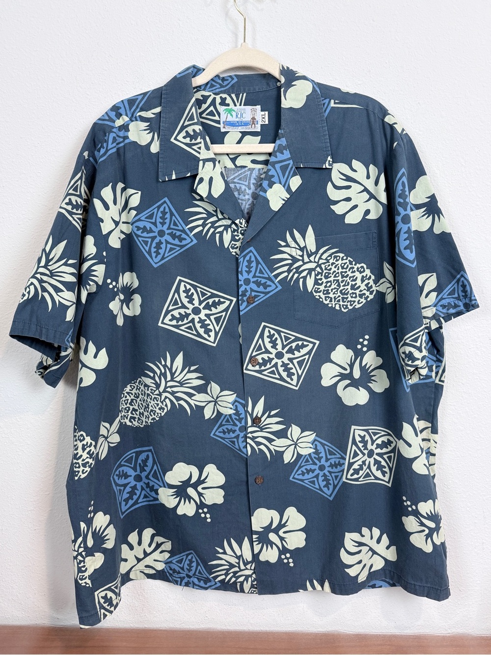 RJC Men’s Navy Hawaiian Button-Down Shirt Pineapple Floral 2XL